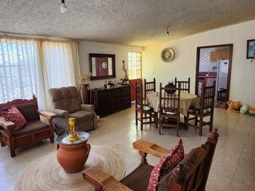 Casa con Terreno en Venta en Esquina, en Xochihuacán, Hidalgo.