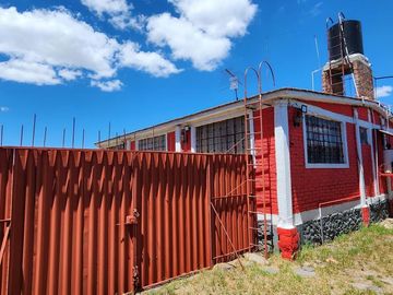 Casa con Terreno en Venta en Esquina, en Xochihuacán, Hidalgo.