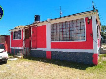 Casa con Terreno en Venta en Esquina, en Xochihuacán, Hidalgo.