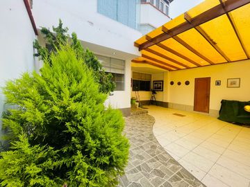 En Venta! Casa Con Piscina, 3 Pisos, En Condominio Urb. Las Brisas Villa Chorrillos