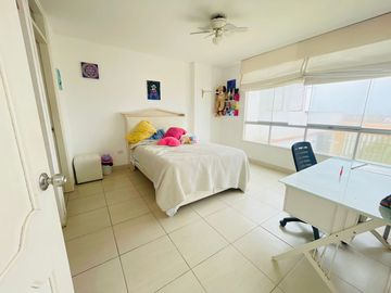 En Venta! Casa Con Piscina, 3 Pisos, En Condominio Urb. Las Brisas Villa Chorrillos