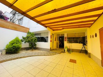 En Venta! Casa Con Piscina, 3 Pisos, En Condominio Urb. Las Brisas Villa Chorrillos