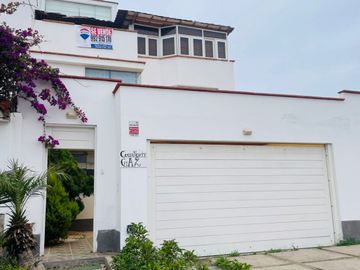 En Venta! Casa Con Piscina, 3 Pisos, En Condominio Urb. Las Brisas Villa Chorrillos