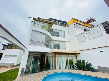 En Venta! Casa Con Piscina, 3 Pisos, En Condominio Urb. Las Brisas Villa Chorrillos