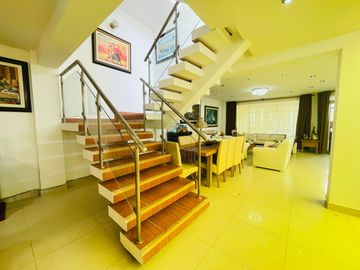 En Venta! Casa Con Piscina, 3 Pisos, En Condominio Urb. Las Brisas Villa Chorrillos