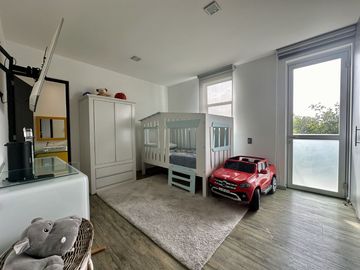 DEPARTAMENTO EN RESIDENCIAL NATURA CON BODEGA Y 3 ESTACIONAMIENTOS