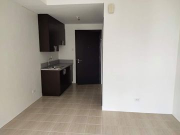 Studio Type 36 sqm with balcony in Pioneer Mandaluyong For Sale