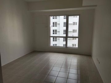 Studio Type 36 sqm with balcony in Pioneer Mandaluyong For Sale