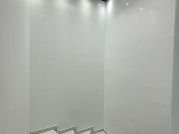 VENDO casa en ZONA DORADA, privada con amenidades