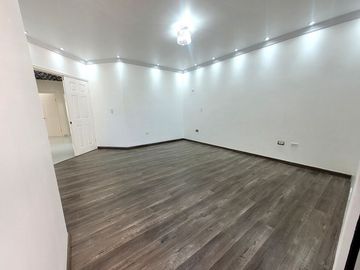 VENDO casa en ZONA DORADA, privada con amenidades