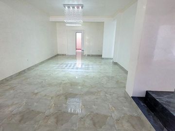 VENDO casa en ZONA DORADA, privada con amenidades