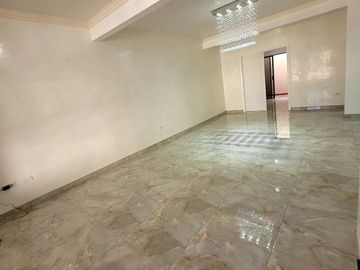 VENDO casa en ZONA DORADA, privada con amenidades