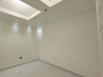 VENDO casa en ZONA DORADA, privada con amenidades