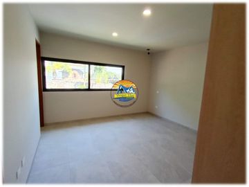 Casa en Cuernavaca, jacuzzi con calefacción en el jardín, excelentes acabados