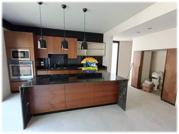 Casa en Cuernavaca, jacuzzi con calefacción en el jardín, excelentes acabados