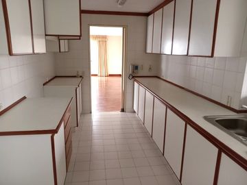 VENDO DEPARTAMENTO CON VISTA AL GOLF – SAN ISIDRO