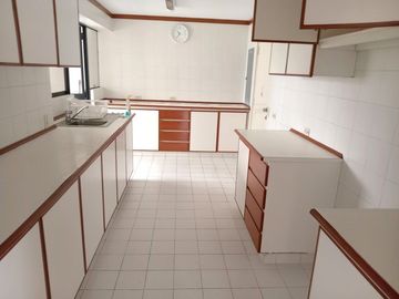 VENDO DEPARTAMENTO CON VISTA AL GOLF – SAN ISIDRO