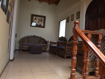 Casa de VENTA AL Norte de la ciudad, 502m2 con excelentes acabados, Sector el Batán, Quito, Ecuador.