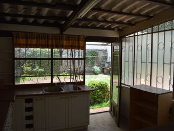 Casa de VENTA AL Norte de la ciudad, 502m2 con excelentes acabados, Sector el Batán, Quito, Ecuador.