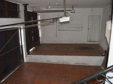 Casa de VENTA AL Norte de la ciudad, 502m2 con excelentes acabados, Sector el Batán, Quito, Ecuador.