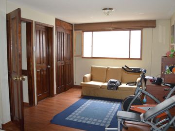 Casa de VENTA AL Norte de la ciudad, 502m2 con excelentes acabados, Sector el Batán, Quito, Ecuador.