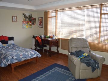 Casa de VENTA AL Norte de la ciudad, 502m2 con excelentes acabados, Sector el Batán, Quito, Ecuador.
