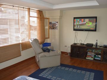 Casa de VENTA AL Norte de la ciudad, 502m2 con excelentes acabados, Sector el Batán, Quito, Ecuador.