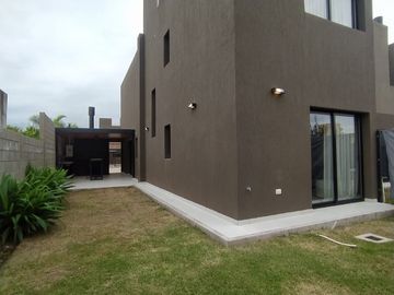 Ultima Unidad en Venta! Duplex de Categoria en Jardin Claret! 3 Dorm 3 Bñ Impecable
