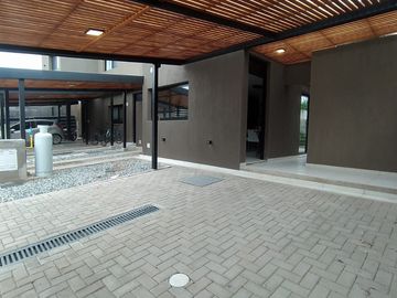Ultima Unidad en Venta! Duplex de Categoria en Jardin Claret! 3 Dorm 3 Bñ Impecable