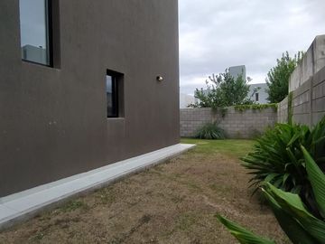 Ultima Unidad en Venta! Duplex de Categoria en Jardin Claret! 3 Dorm 3 Bñ Impecable