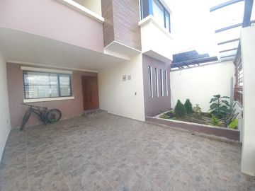 CASA MODERNA EN VENTA EN LAS ORQUIDEAS