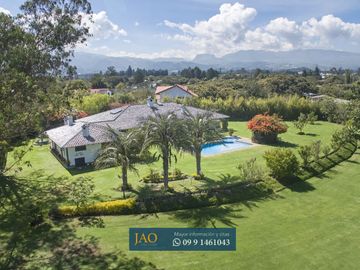 Renta o Venta Casa de Lujo en Urbanización Privada – Vía Guayllabamba - El Quinche