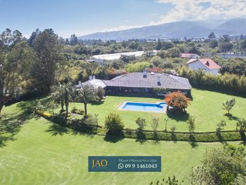 Renta o Venta Casa de Lujo en Urbanización Privada – Vía Guayllabamba - El Quinche