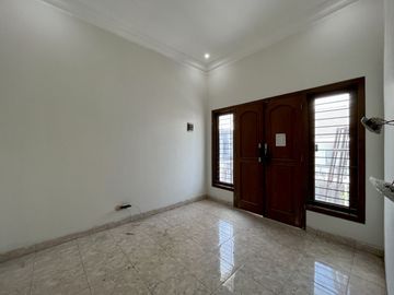 Rumah Dalam Perumahan Elit JL Kaliurang Km 9 Dekat UGM dan Pasar Kolombo