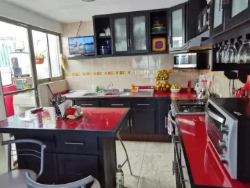 Casa en Parque de Poblamiento, 3 Pisos, 3 Recámaras, Pachuca, Hidalgo.