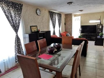 Casa en Parque de Poblamiento, 3 Pisos, 3 Recámaras, Pachuca, Hidalgo.