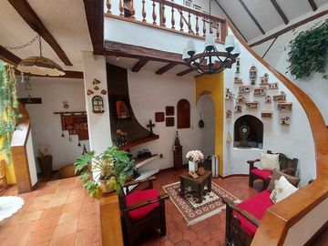 Vendo casa amplia sector calle Roma con área verde se acepta departamentos como parte de pago ideal para inversionistas