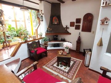 Vendo casa amplia sector calle Roma con área verde se acepta departamentos como parte de pago ideal para inversionistas