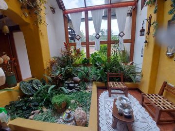 Vendo casa amplia sector calle Roma con área verde se acepta departamentos como parte de pago ideal para inversionistas