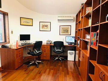 Preciosa casa cerquisima al Wong de La Planicie!!