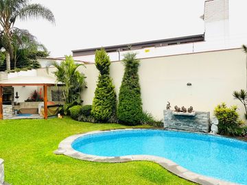 Preciosa casa cerquisima al Wong de La Planicie!!