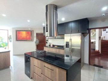 Preciosa casa cerquisima al Wong de La Planicie!!