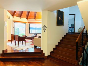 Preciosa casa cerquisima al Wong de La Planicie!!