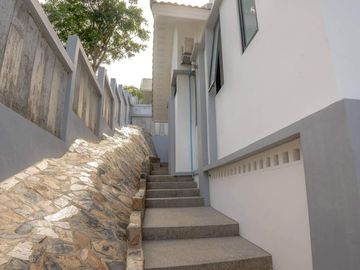 Bophut Villa 3 Beds 4 Bath 200 SQM