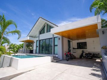 Bophut Villa 3 Beds 4 Bath 200 SQM