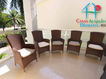 Depa con terraza y vista a las áreas comunes