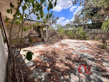 CASA COLONIAL DE UNA PLANTA EN EL CENTRO PARA RENOVAR