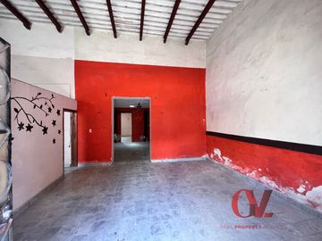 CASA COLONIAL DE UNA PLANTA EN EL CENTRO PARA RENOVAR