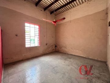 CASA COLONIAL DE UNA PLANTA EN EL CENTRO PARA RENOVAR