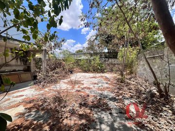 CASA COLONIAL DE UNA PLANTA EN EL CENTRO PARA RENOVAR